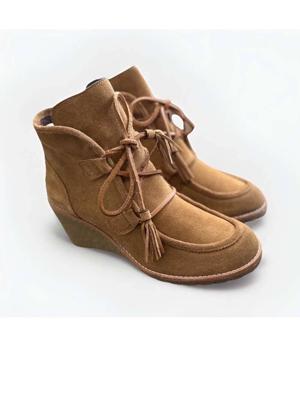G.H. Bass & Co Women’s Brown Suede Wedge Ankle Bootie Lace Up Sz 8.5 EUC